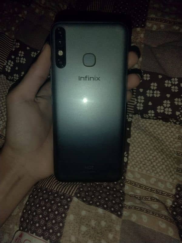 urgent sale infinix hot 8 with box 5