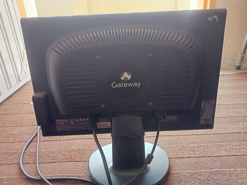 17"Inch Gateway LCD 1