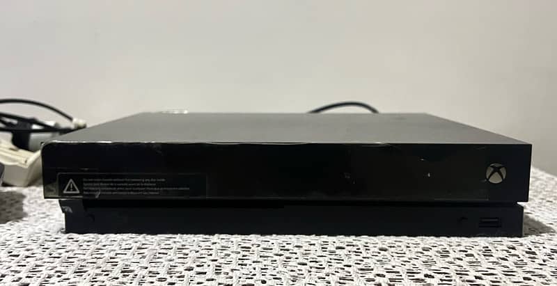 xbox one x 1tb 1