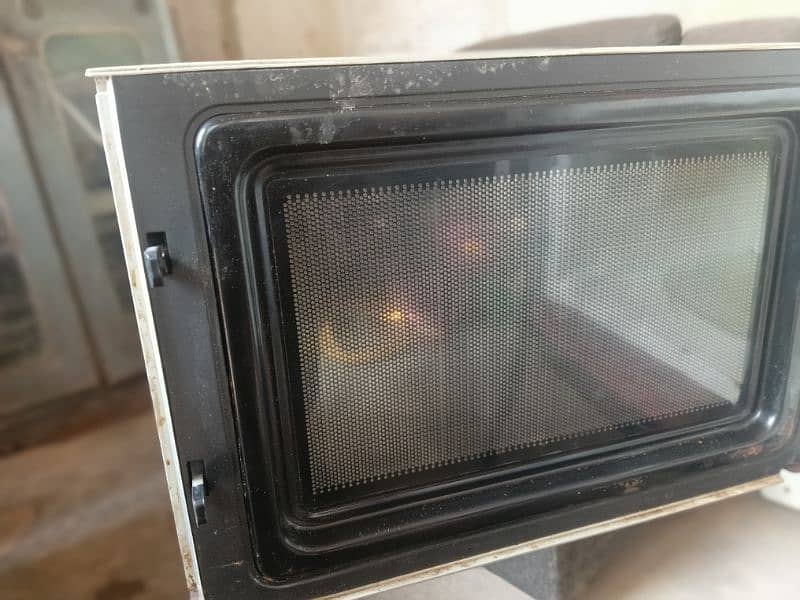 Dawlance microwave oven 1