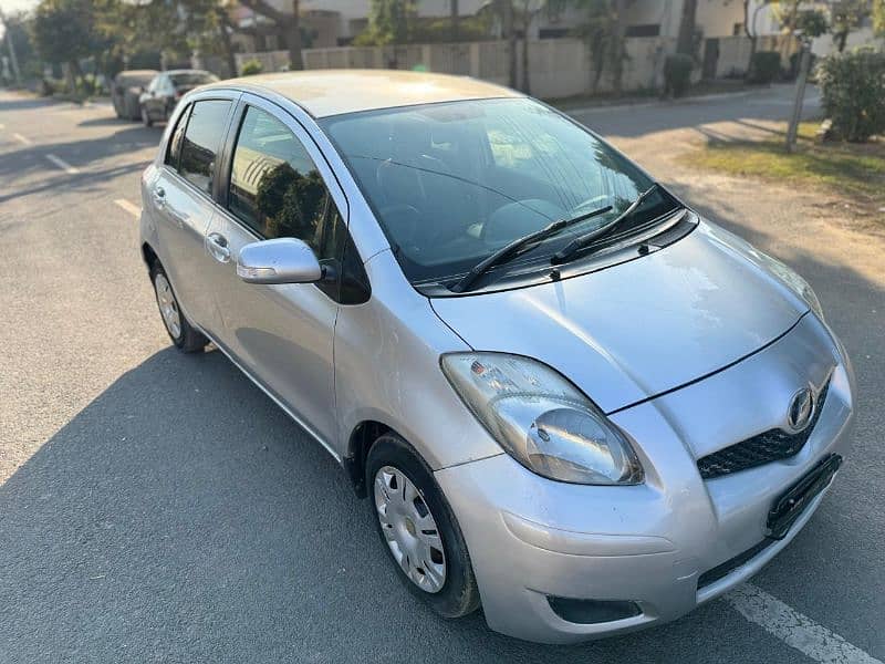 Toyota Vitz 2009/2011 4