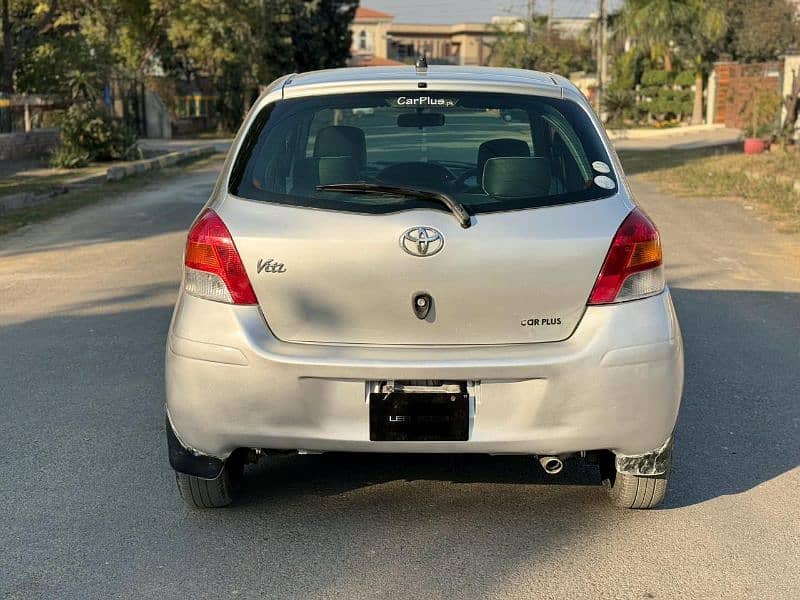 Toyota Vitz 2009/2011 10