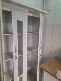 3 DOOR WARDROBE AND SHOWCASE