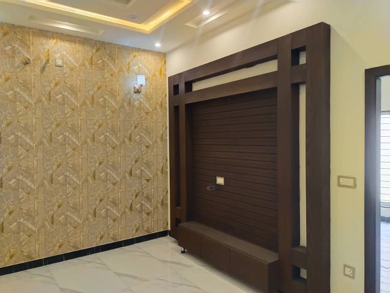 10 Marla House For Rent In L-Block Khayaban-e-Amin Society Lhr. 12