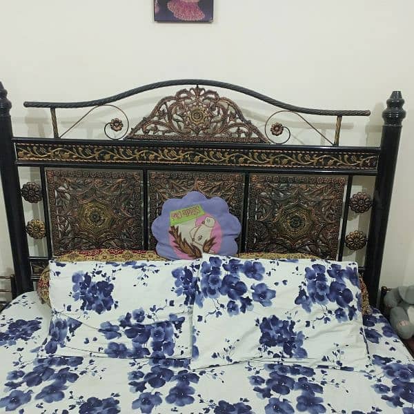 iron bed king size with 2 dressing tables 5