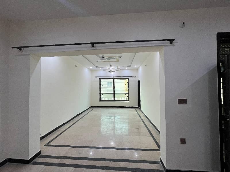 Upper portion available for Rent G-14/4 Contact: 03477163075 0