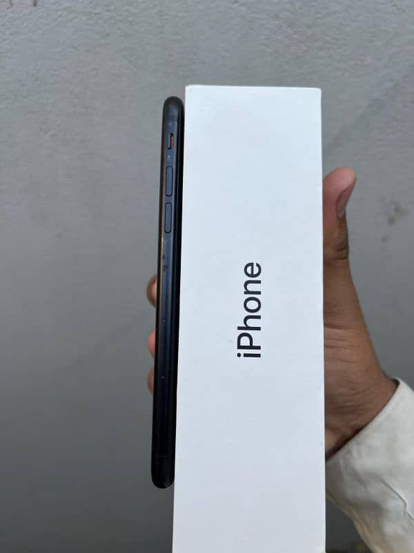 Iphone SE 128gb PTA Approved 4