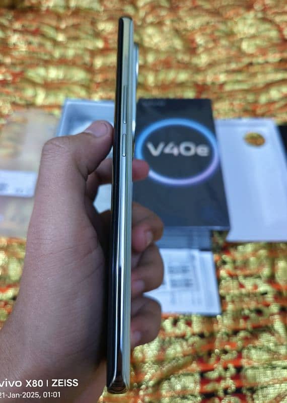 Vivo V40e 5g With Complete Box 4