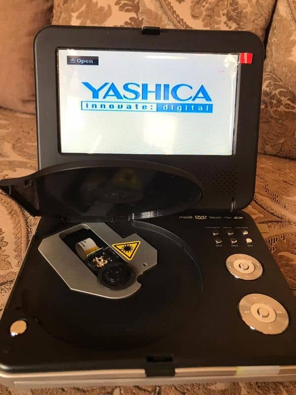 yashica portable DVD and USB 1