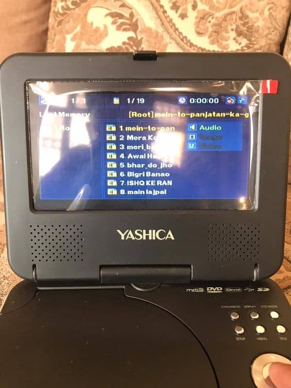 yashica portable DVD and USB 10