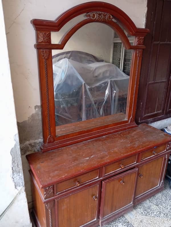 Dressing Table for sale in good condition 1