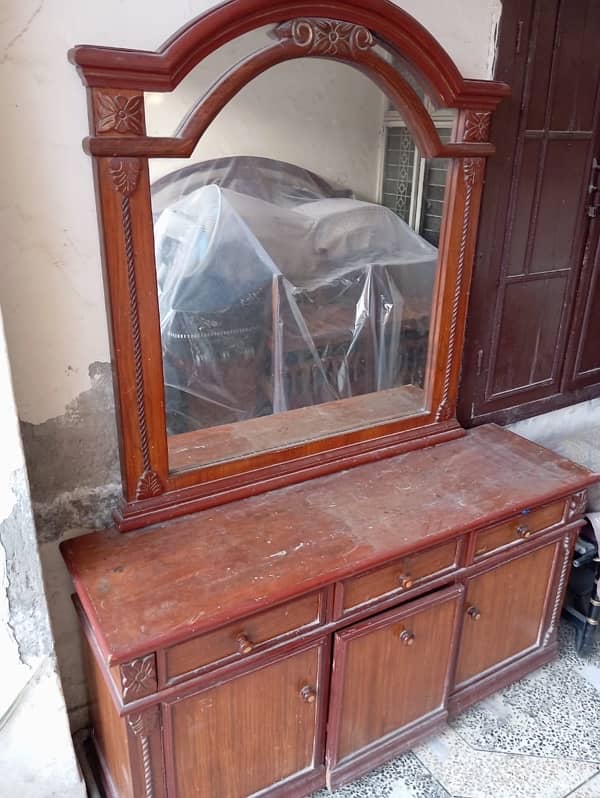 Dressing Table for sale in good condition 3