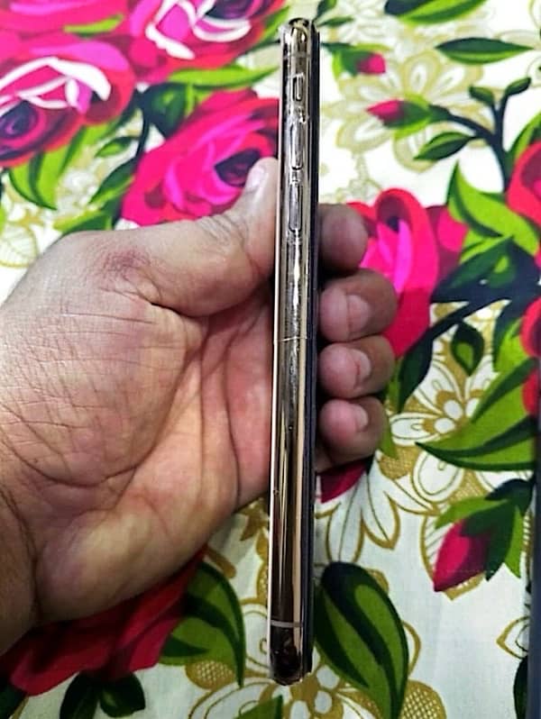 iPhone XS 256GB pta approved 4