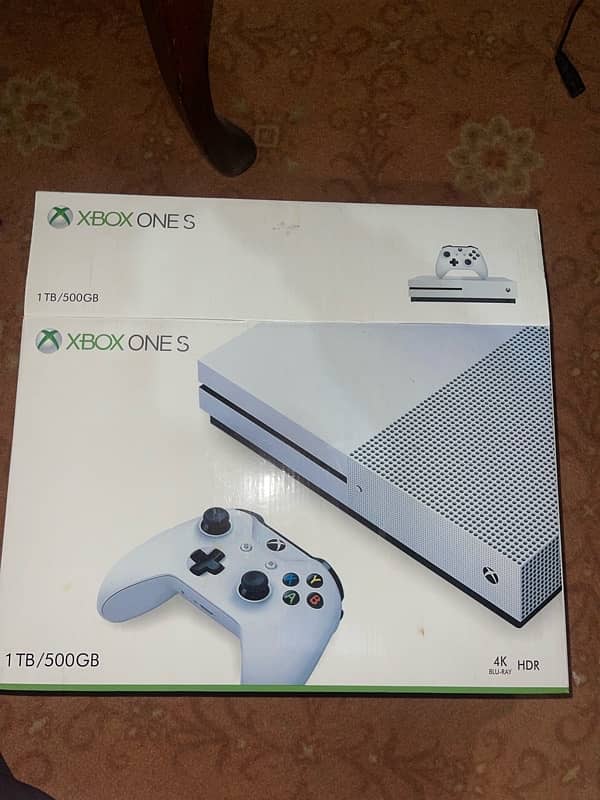 Xbox One S 1TB with 2 controllers 0