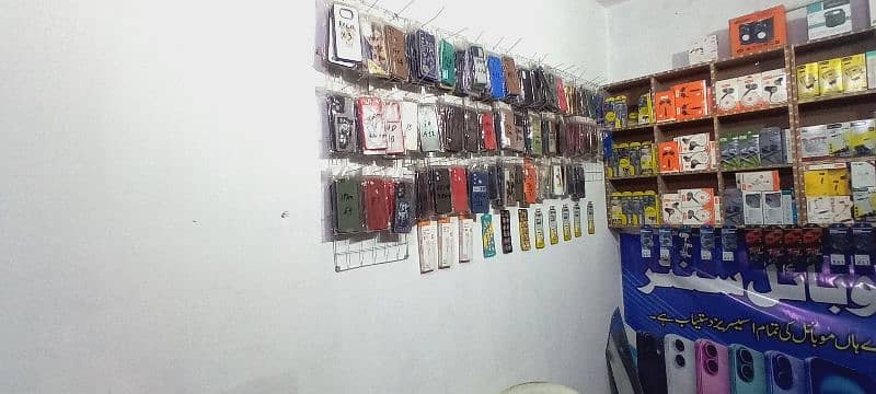 mobile shop Ka Sara sman with accessories 5