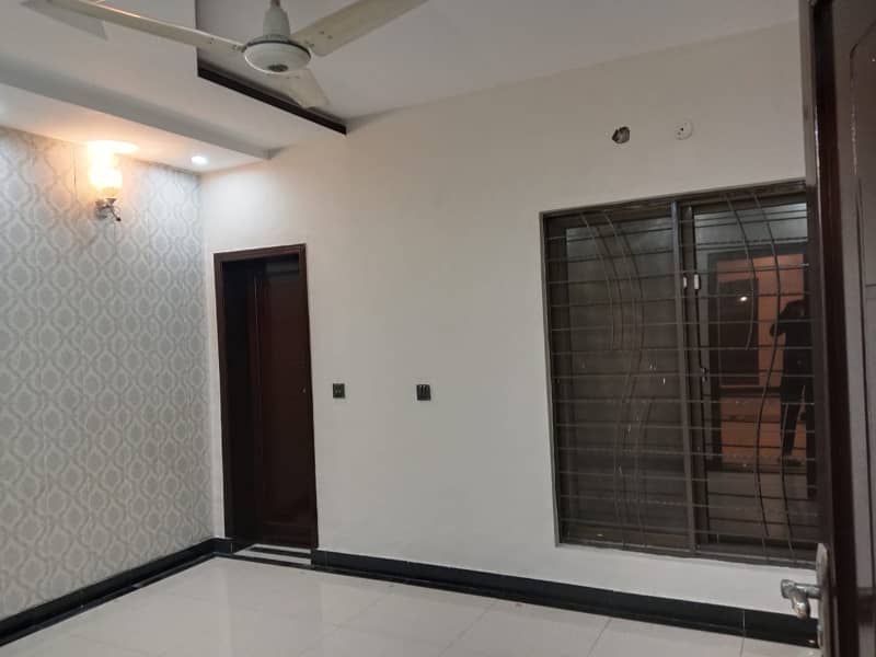 Five Marla House in BB-BLOCK Near McDonald's Bahria Town Lahore 3