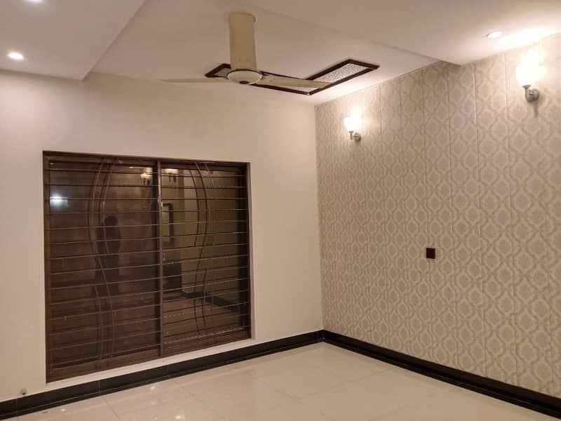 Five Marla House in BB-BLOCK Near McDonald's Bahria Town Lahore 6