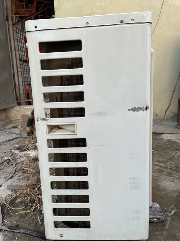 Gree Split Air Conditioner 2 Ton good condition with reasonable price 4