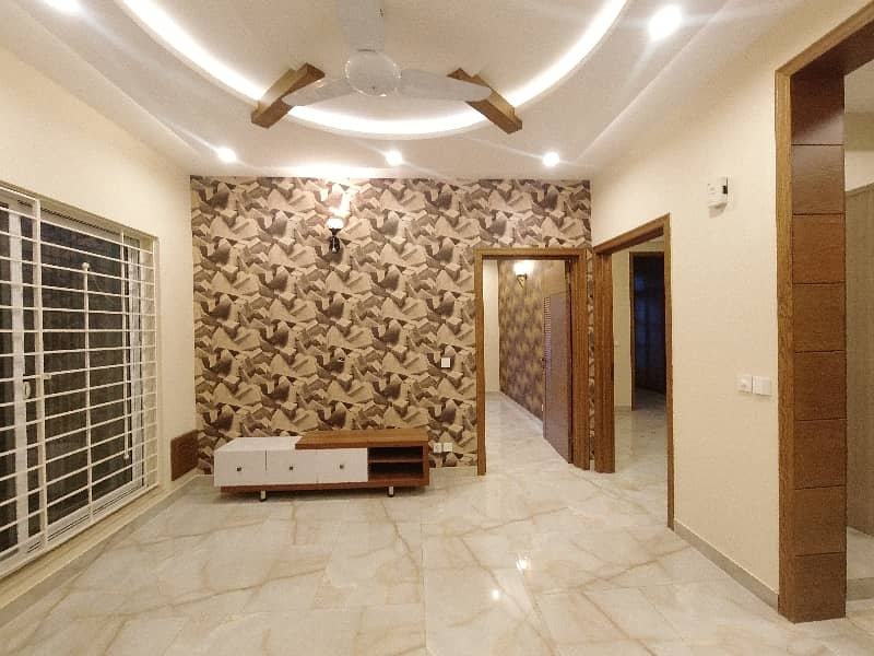 Prominently-Located On Excellent Location 7 Marla House Available In Jinnah Gardens Phase 1 24