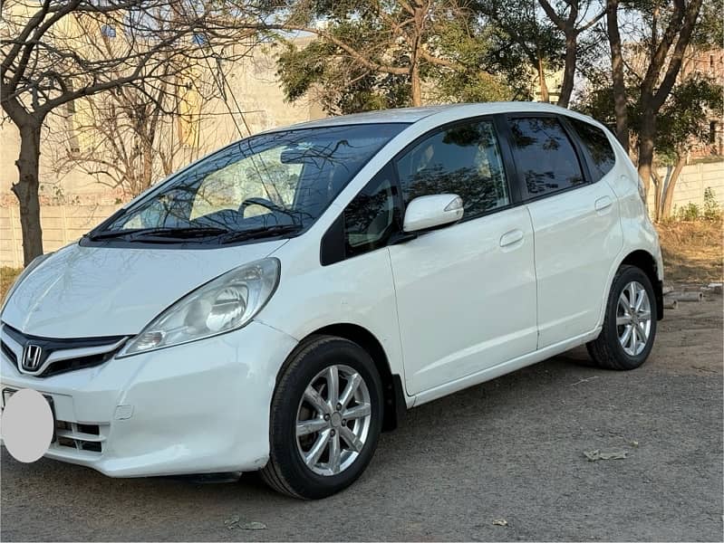 Honda Fit 1.3 hybrid Navi Premium Selection 2011 1