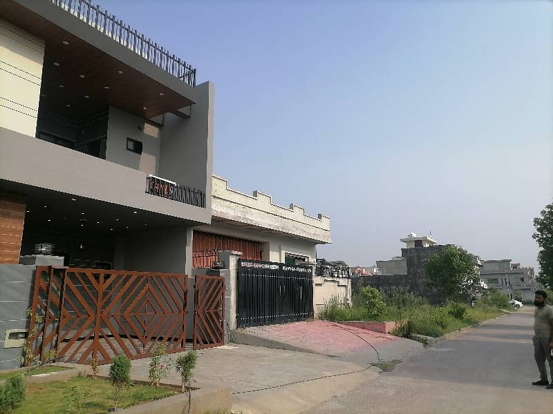 Your Search Ends Right Here With The Beautiful House In Jinnah Gardens At Affordable Price Of Pkr Rs. 32500000 5