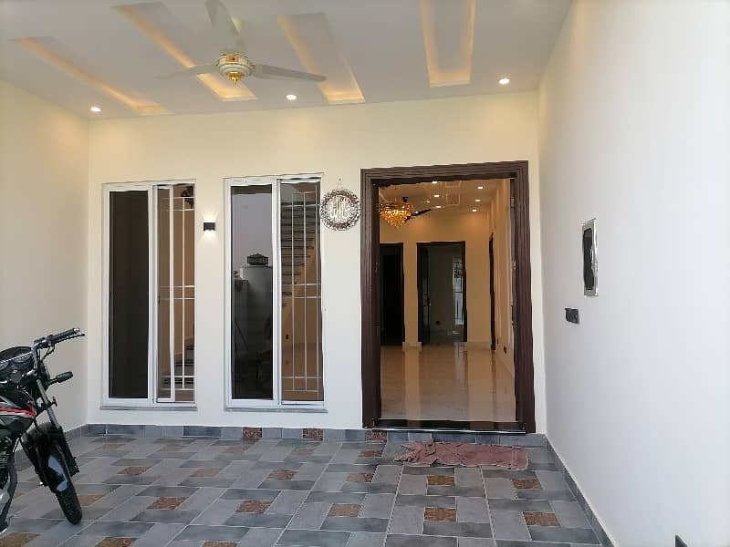 A Spacious 7 Marla House In Jinnah Gardens 6