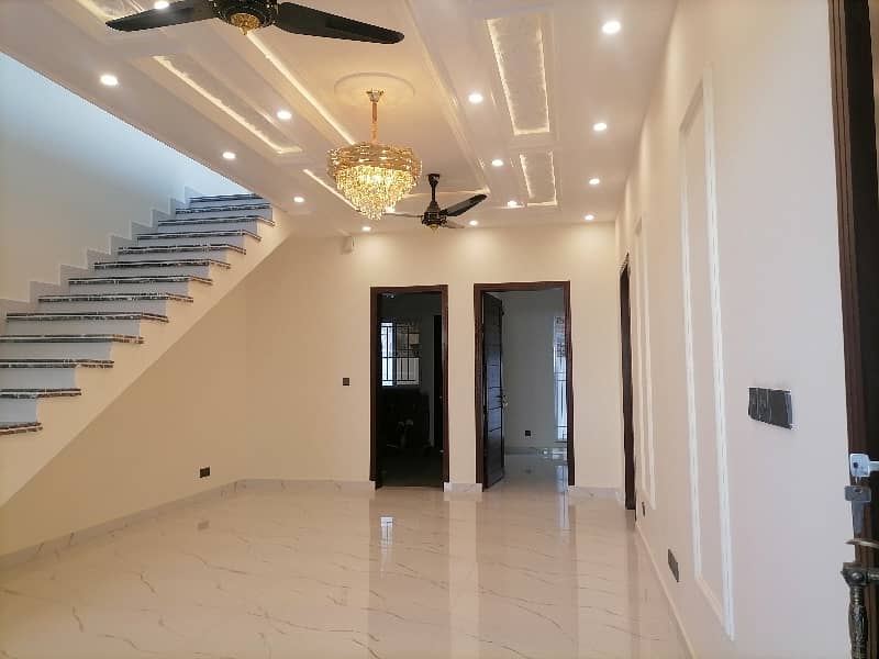 A Spacious 7 Marla House In Jinnah Gardens 7