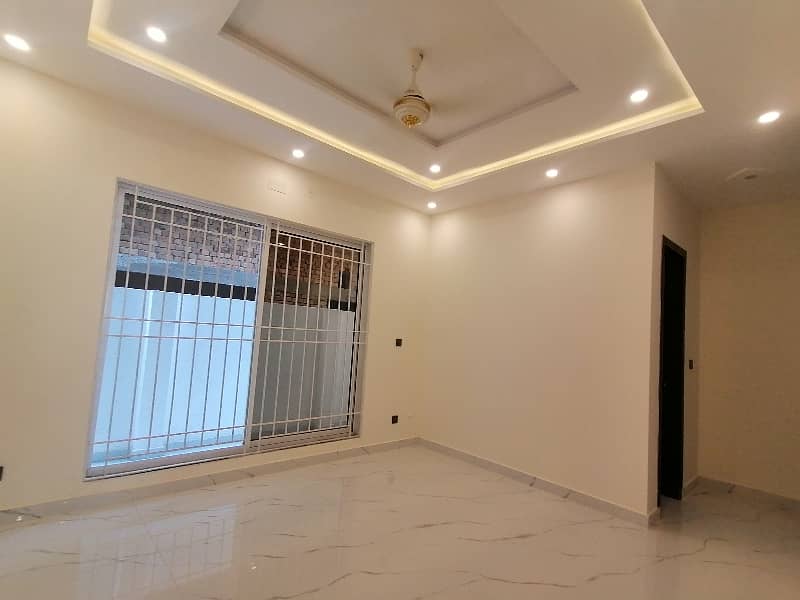 A Spacious 7 Marla House In Jinnah Gardens 8