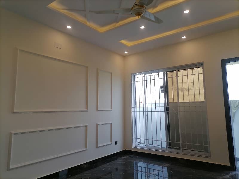 A Spacious 7 Marla House In Jinnah Gardens 11