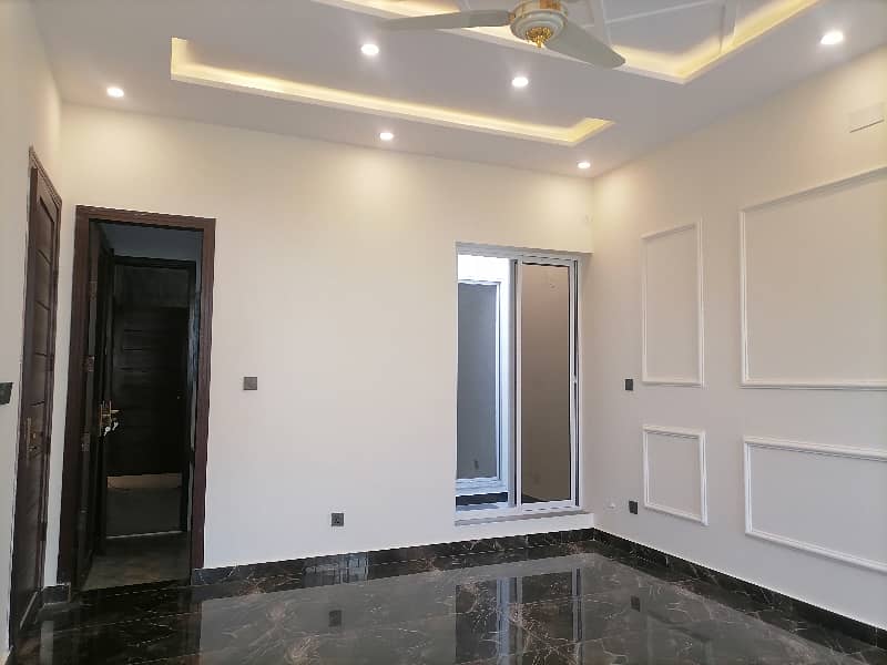 A Spacious 7 Marla House In Jinnah Gardens 13