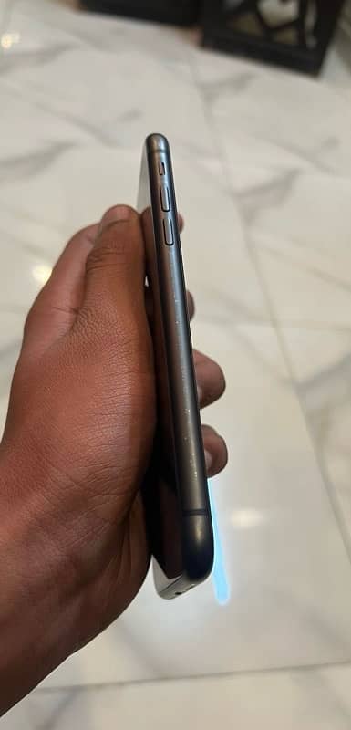 iphone 11 64gb black colour 3