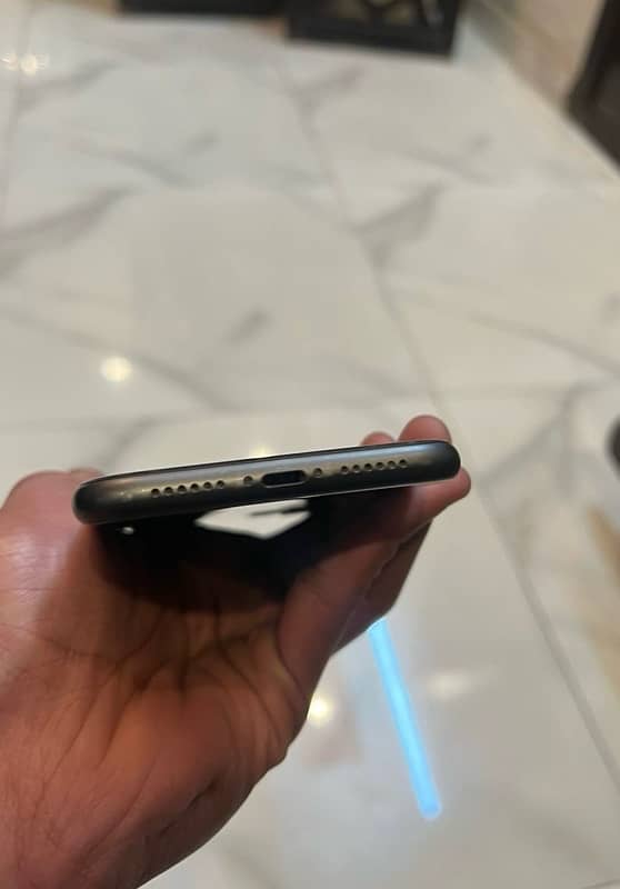 iphone 11 64gb black colour 5