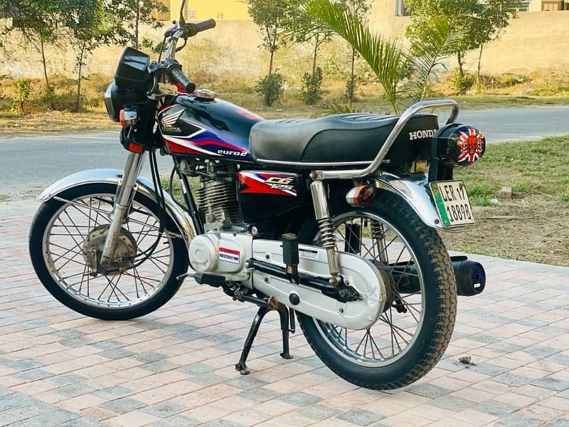 Honda CG 125 Model 2017B Black Edition 7