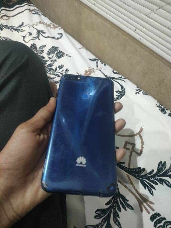 Huawei y7 prime 3/32 panel crack ha lekin chalta ha all ok box 1