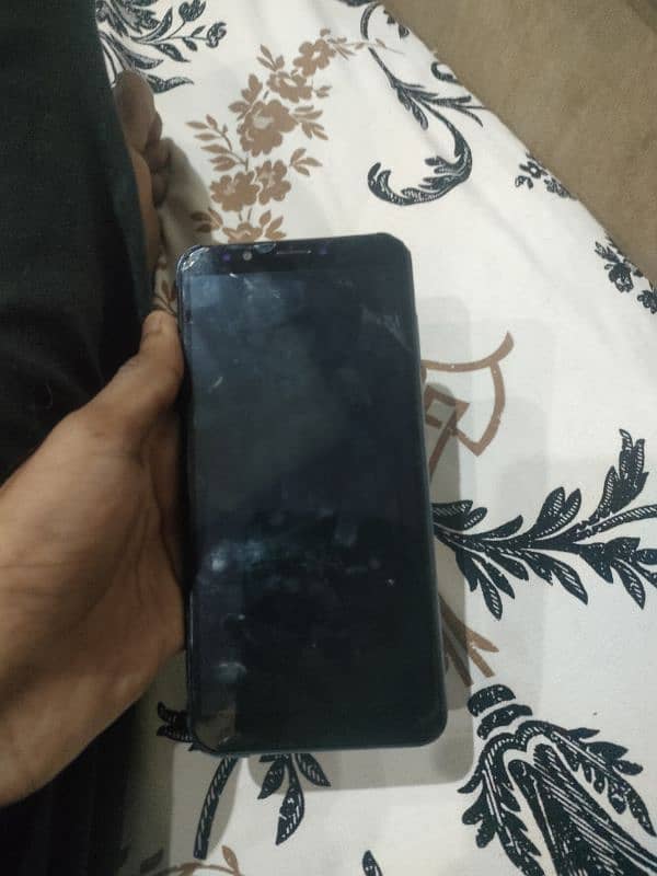 Huawei y7 prime 3/32 panel crack ha lekin chalta ha all ok box 3