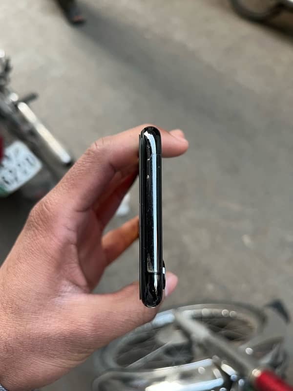 iPhone XS non pta 64 gb black colour 3