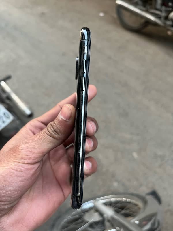 iPhone XS non pta 64 gb black colour 6