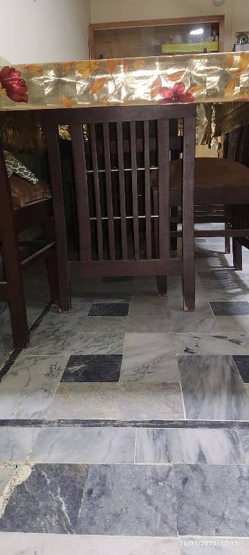 Dining Table 8/10 condition 1