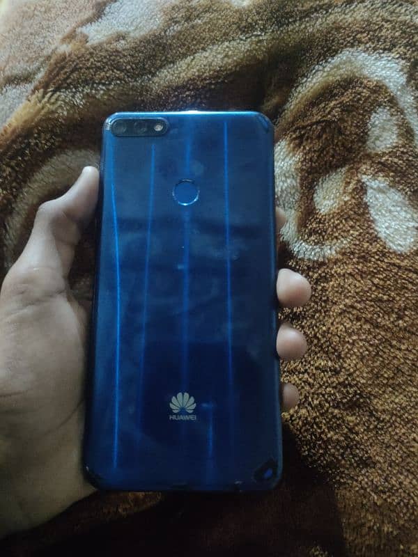 Huawei y7 prime 3 32 panel crack ha lekin shi chlta ha box all ok 1