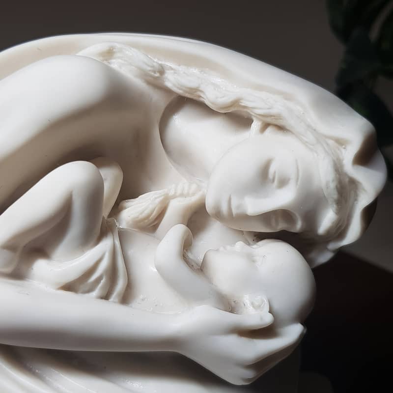 Marble handcrafted solid piece woman with child 6kg weight 1