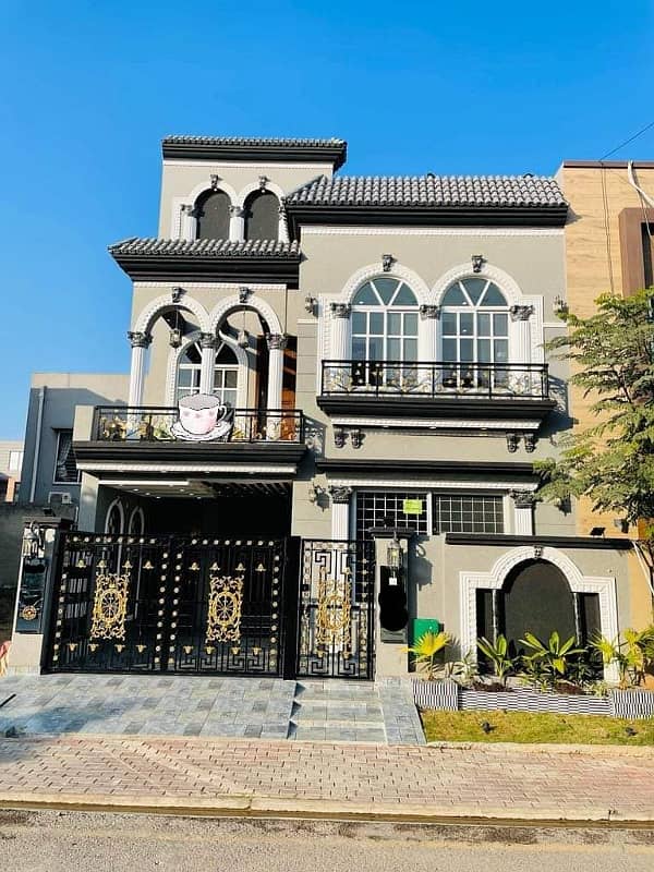 Five Marla Brand New Spanish House For Rent in Bahria Town Lahore 0