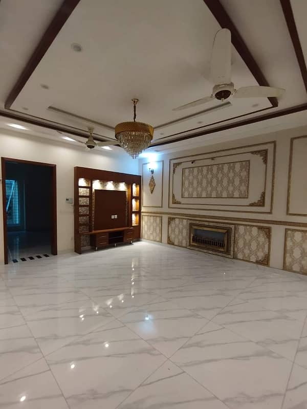 Ten Marla House For Rent in Bahria Town Lahore 13