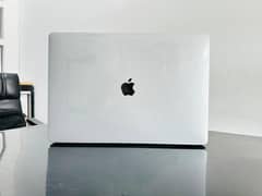 MACBOOK PRO 2019 CI7 16GB RAM AND 256GB STORAGE 15'' DISPLAY