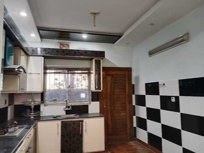 Ten Marla House For Rent in Bahria Town Lahore 5