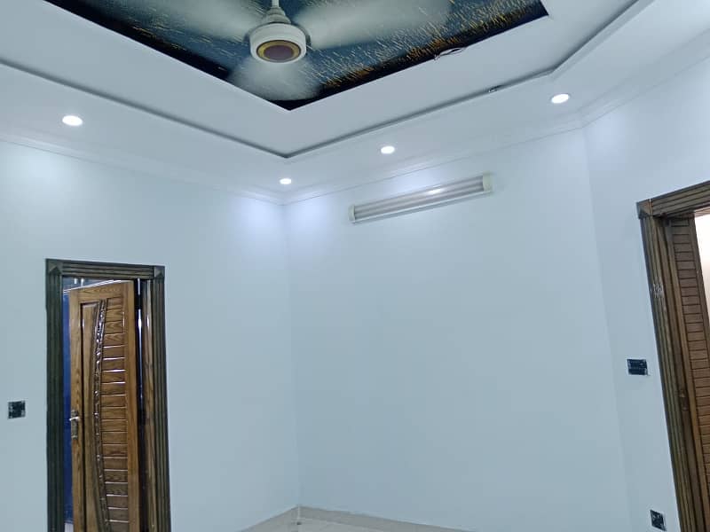 Ten Marla House For Rent in Bahria Town Lahore 15