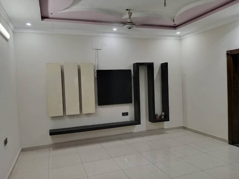 Ten Marla House For Rent in Bahria Town Lahore 22