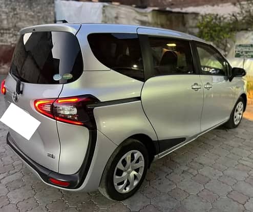 Toyota Sienta G Hybrid 2017 Full Option 3