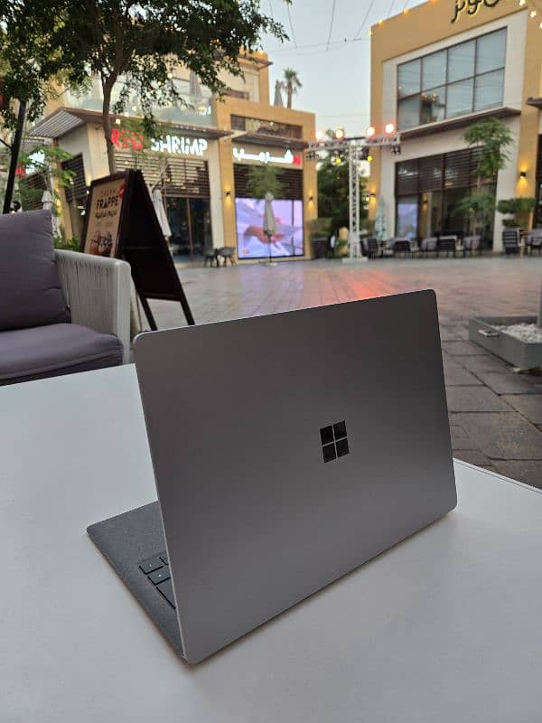 Microsoft Surface Laptop 3 - i5 - 8/256GB - Slightly Used 0