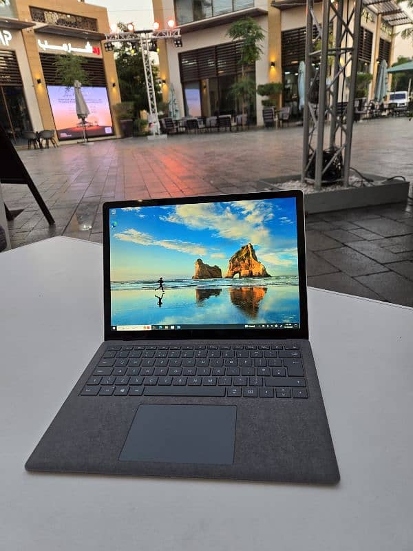 Microsoft Surface Laptop 3 - i5 - 8/256GB - Slightly Used 2