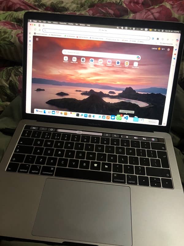 macbook pro 2019 i5 16gb 256gb 1